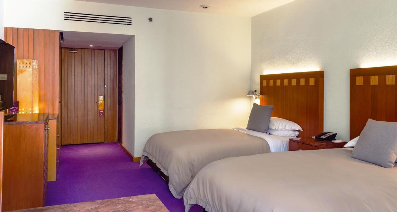 Hotel Camino Real Polanco Mexico Exteriér fotografie A room at the hotel