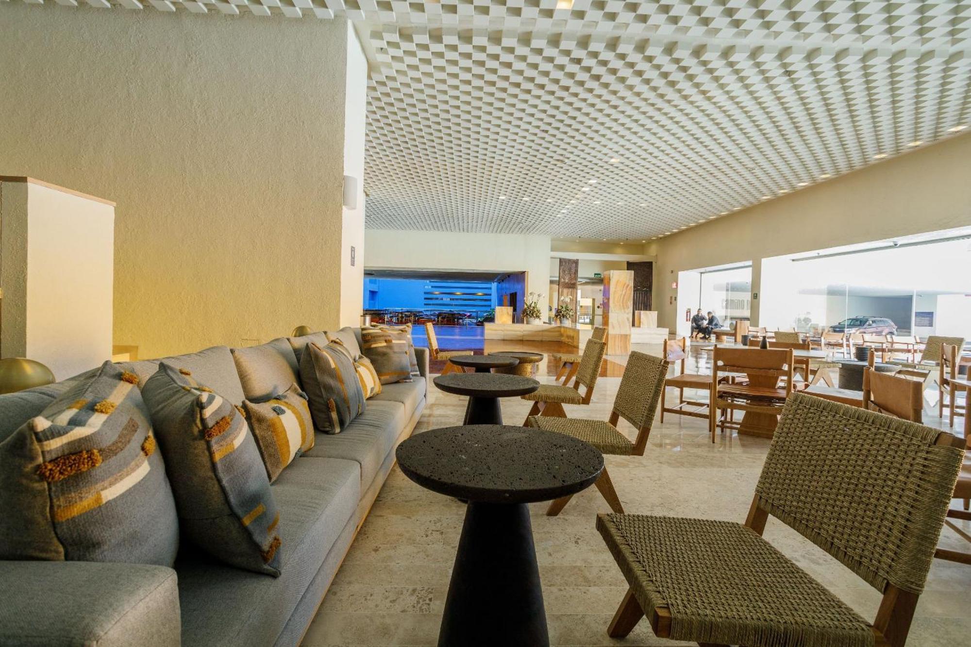 Hotel Camino Real Polanco Mexico Exteriér fotografie The lounge at the airport
