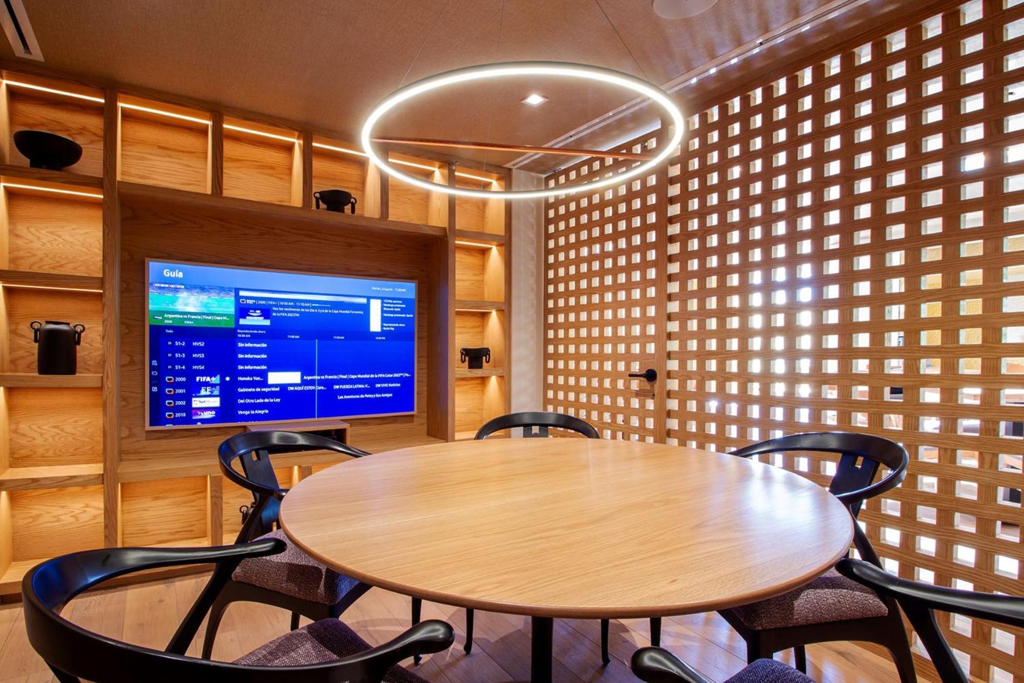 Hotel Camino Real Polanco Mexico Exteriér fotografie The meeting room of the 1000-seat auditorium